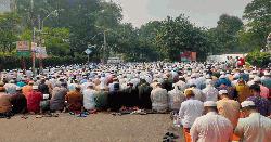 কাকরাইল মসজিদে জুমা আদায় করলেন সাদপন্থিরা