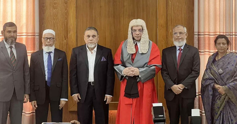 শপথ নিয়েছেন নতুন সিইসি ও ৪ নির্বাচন কমিশনার, ছবি : সংগৃহীত