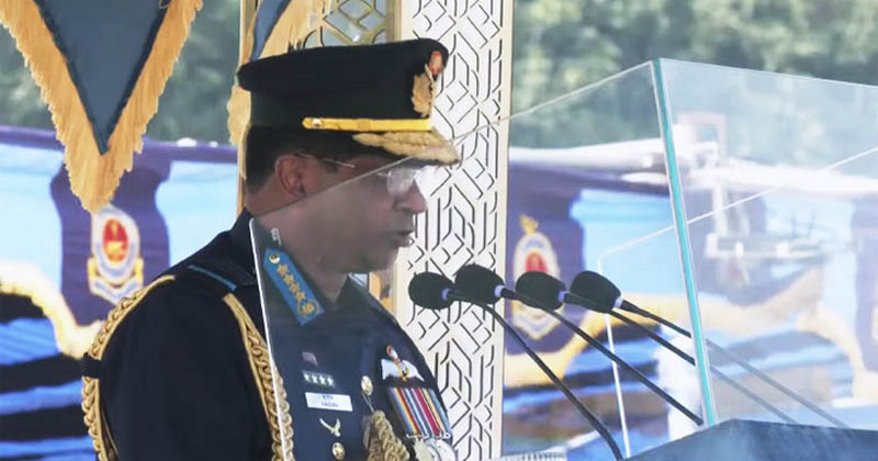 বিমান বাহিনী প্রধান এয়ার চিফ মার্শাল হাসান মাহমুদ খাঁন