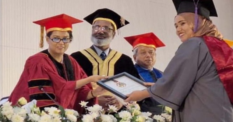 শিক্ষার্থীদের মাঝে সনদ ও পদক বিতরণ করেন সৈয়দা রিজওয়ানা হাসান