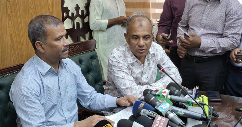 আইন মন্ত্রণালয়ের সভাকক্ষে প্রেস ব্রিফিংয়ে স্বরাষ্ট্র উপদেষ্টা, ছবি : সংগৃহীত