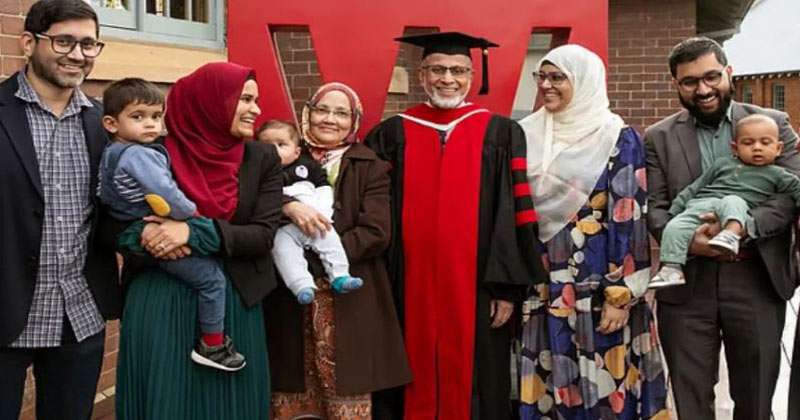 সপরিবারে অধ্যাপক ড. আনিসুজ্জামান চৌধুরী