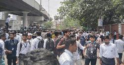 ছয় দফা দাবিতে তেজগাঁওয়ে সড়ক অবরোধ করেছেন পলিটেকনিকের শিক্ষার্থীরা