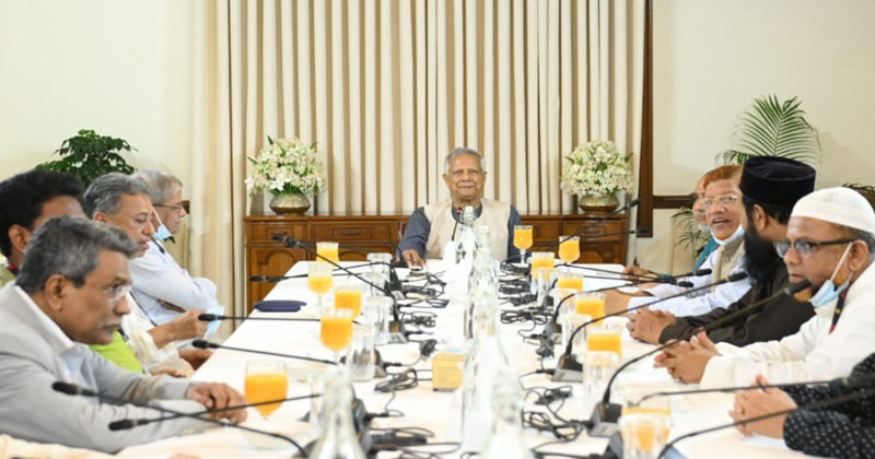 যমুনায় চার দলের নেতাদের সঙ্গে প্রধান উপদেষ্টার বৈঠক চলছে। ছবি: প্রেস উইং