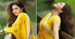 হলুদের ছোঁয়ায় নিজেকে রাঙালেন স্পর্শিয়া