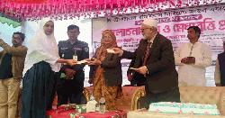 মতলবে শিক্ষার মানোন্নয়নে মেধাবৃত্তি প্রদান