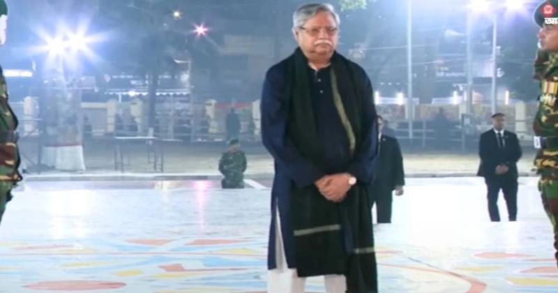 প্রথম প্রহরে শহীদ মিনারে রাষ্ট্রপতির শ্রদ্ধা
