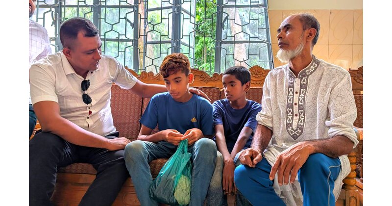 ছাত্রদল নেতা মো. তরিকুল ইসলাম তারিকের সঙ্গে নিখোঁজ দুই ভাই রায়হান ও রাফি এবং তাদের বাবা