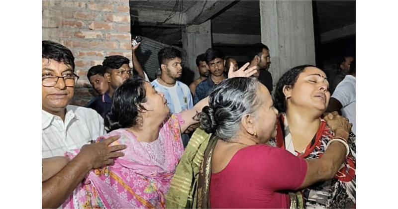 রংপুর জিলা স্কুলের অবসরপ্রাপ্ত শিক্ষক গণপতি চক্রবর্তীসহ পরিবারের চারজনকে হত্যার খবরে স্বজনদের আহাজারি।