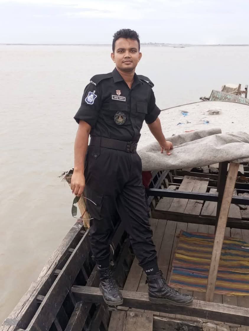 ঝড়ে গাছের ডালের আঘাতে র‍্যাব সদস্য নিহত